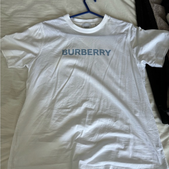 Women’s Burberry Tshirt - Picture 1 of 1